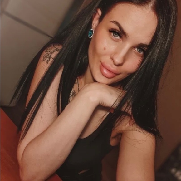 New Round Crystal Stud Earrings - Picture 6 of 6